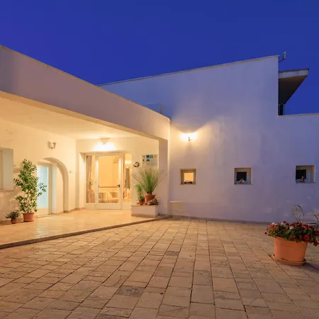 Masseria Il Vignale ファームステイ オストゥーニ